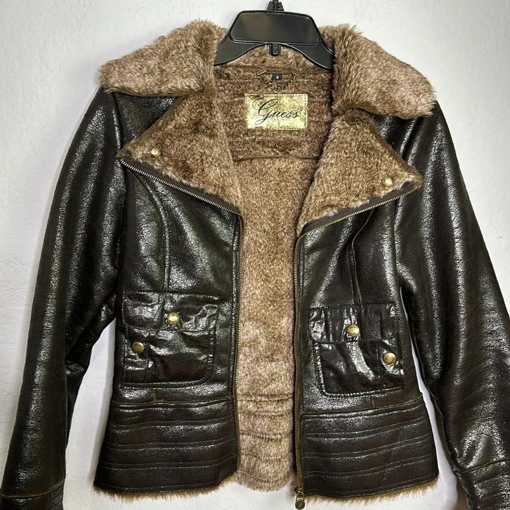 Guess - Picture 4 of 17